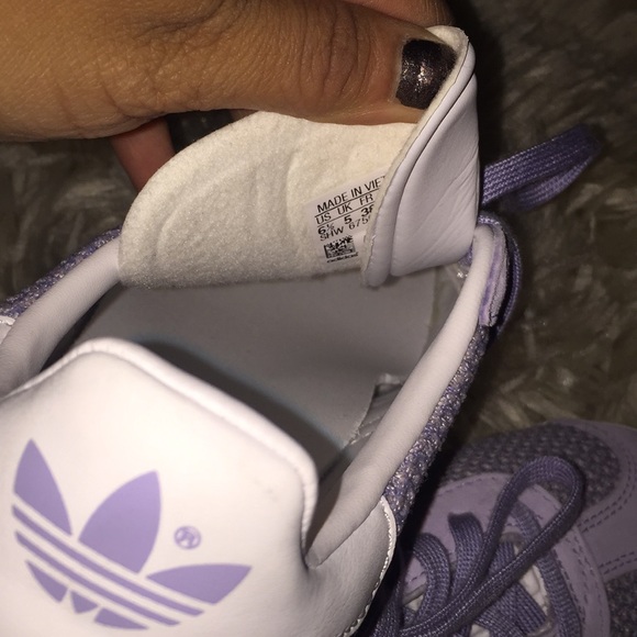 Women’s Adidas Lilac Size 6.5 - Picture 3 of 6
